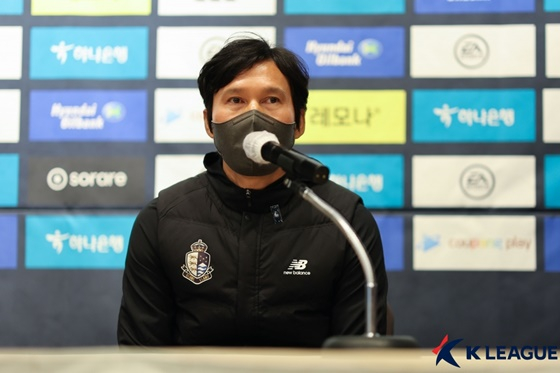 박충균 서울이랜드 감독. /사진=한국프로축구연맹 제공