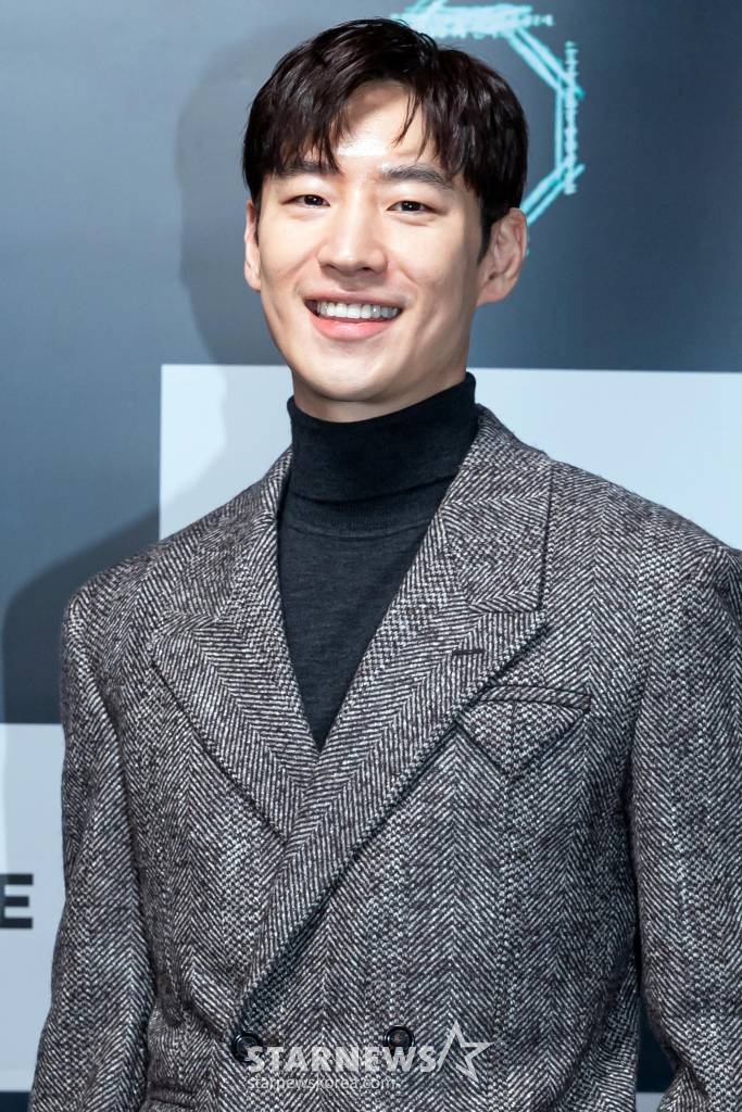 배우 이제훈이 16일 오전 온라인으로 진행된 네이버 오디오 무비 '층' 제작보고회에 참석해 포즈를 취하고 있다. 2021.12.16 <사진=㈜스토리웨이브픽쳐스> /사진=임성균 기자 tjdrbs23@