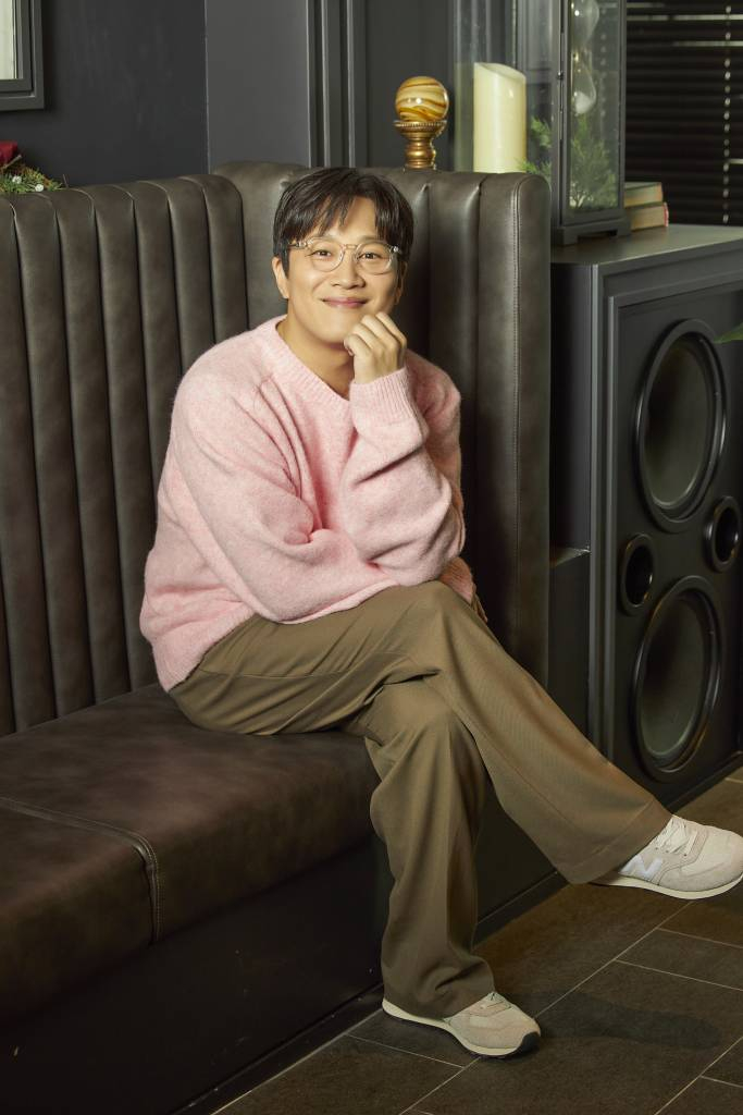 영화 '멍뭉이'(감독 김주환)의 주연배우 차태현이 16일 오전 진행된 인터뷰를 위해 포즈를 취하고 있다. 집사 인생 조기 로그아웃 위기에 처한 '민수'와 인생 자체가 위기인 '진국', 두 형제가 사랑하는 반려견 '루니'의 완벽한 집사를 찾기 위해 면접을 시작하고, 뜻밖의 '견'명적인 만남을 이어가는 영화 '멍뭉이'는 3월 1일 개봉한다. /2023.02.16 /사진=이동훈 기자 photoguy@