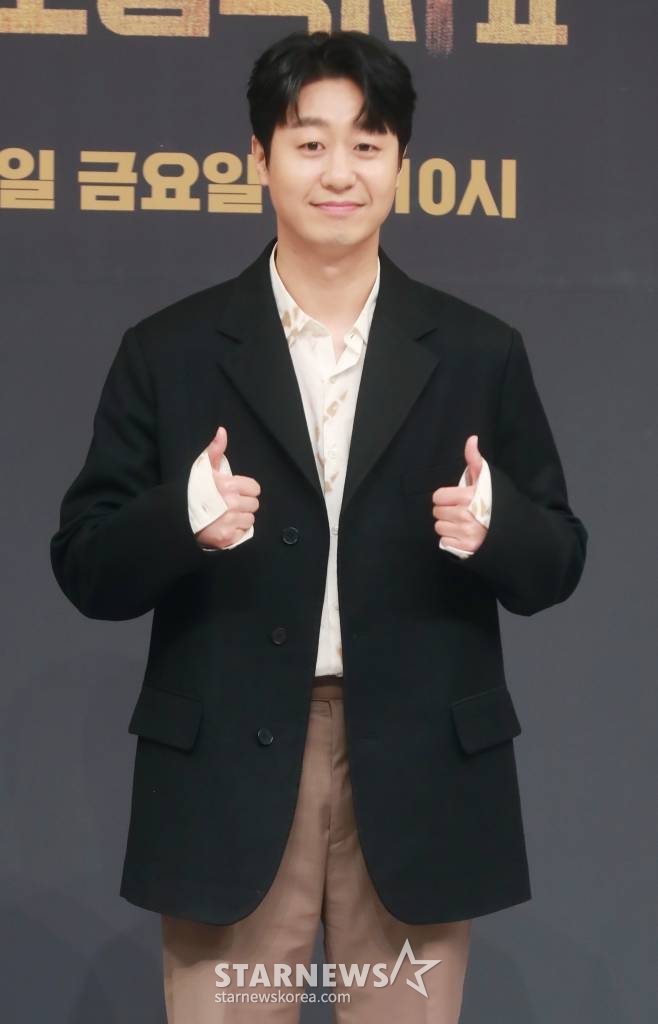 배우 배유람이 17일 오후 서울 목동 SBS에서 진행된 금토드라마 '모범택시2' 제작발표회에 참석해 포즈를 취하고 있다.  베일에 가려진 택시회사 무지개 운수와 택시기사 김도기가 억울한 피해자를 대신해 복수를 완성하는 사적 복수 대행극 '모범택시2'는 오늘(17일) 첫 방송된다. /2023.02.17 /사진=이동훈 기자 photoguy@