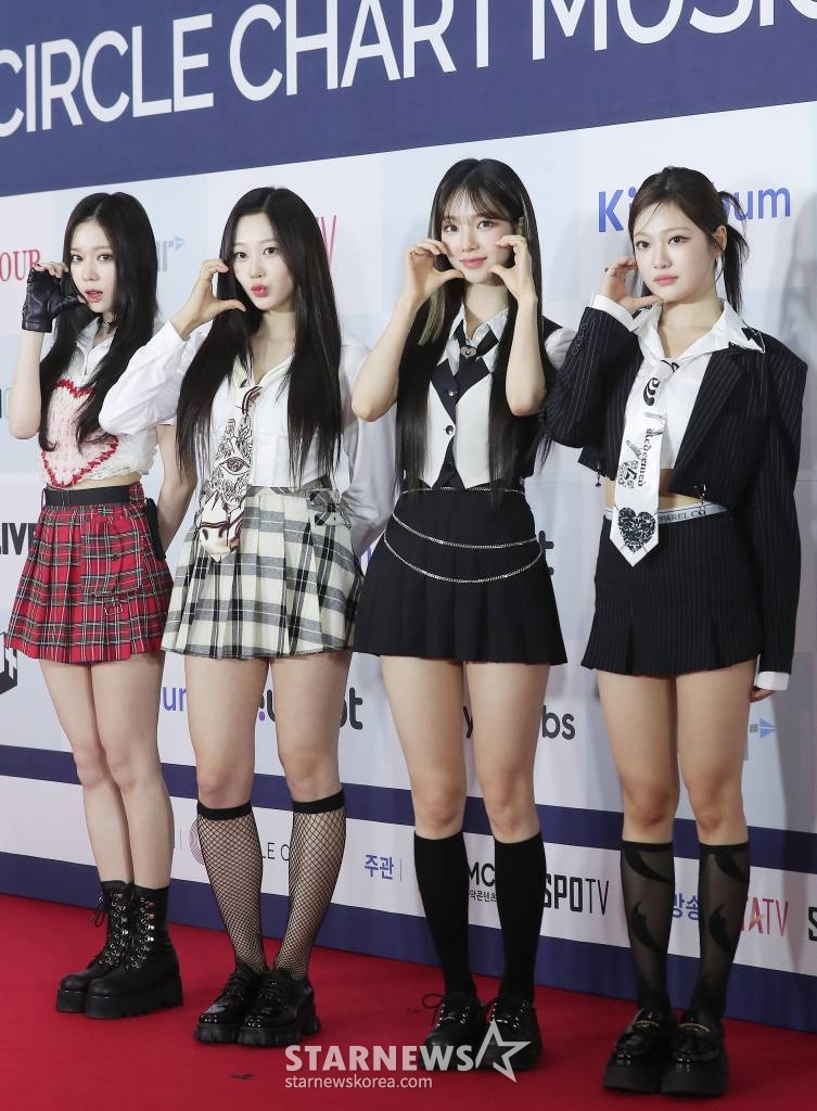 그룹 에스파가 18일 오후 서울 송파구 올림픽공원 KSPO DOME에서 진행된 '써클차트 뮤직 어워즈 2022' 레드카펫 행사에 참석해 포즈를 취하고 있다. 2023.02.18 /사진=김창현 기자 chmt@