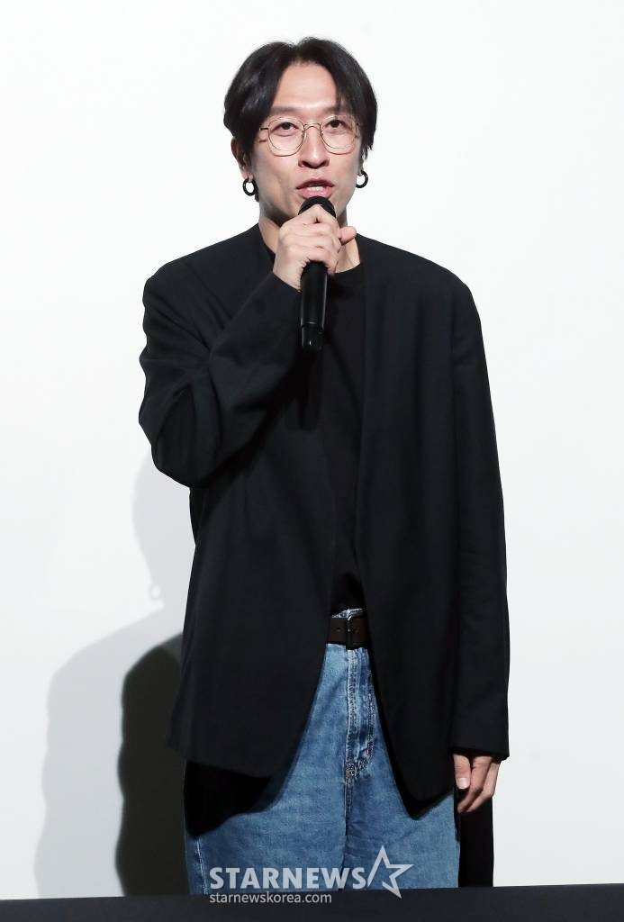 가수 백성현(코요테 빽가)이 20일 오전 서울 강남구 청담씨네시티 엠큐브에서 진행된 첫 EP 앨범 '큐어'(CURE) 발매 기념 음감회에 참석해 인사말을 하고 있다. '큐어'에는 더블 타이틀곡 가창곡 '바람이 달빛이'와 연주곡 'Close My Eyes'를 비롯해 총 8곡이 담겼다. 2023.02.20 /사진=김창현 기자 chmt@