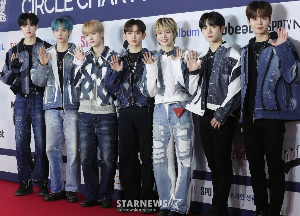 그룹 템페스트가 18일 오후 서울 송파구 올림픽공원 KSPO DOME에서 진행된 '써클차트 뮤직 어워즈 2022' 레드카펫 행사에 참석해 포즈를 취하고 있다. 2023.02.18 /사진=김창현 기자 chmt@