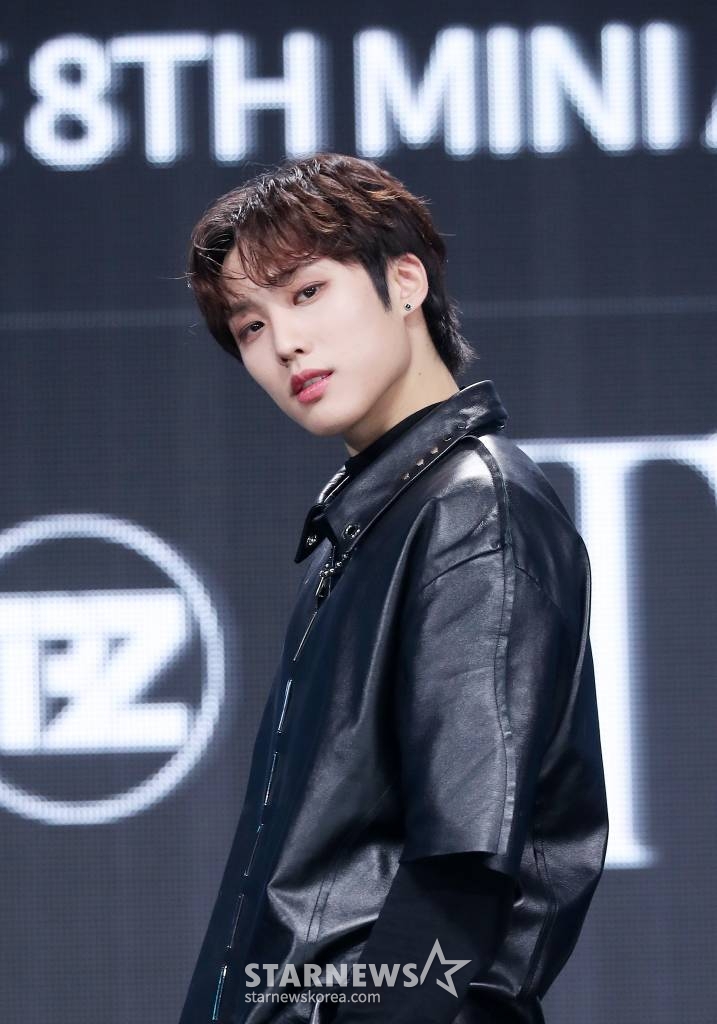 그룹 더보이즈(THE BOYZ) 제이콥이 20일 오후 서울 광진구 예스24 라이브홀에서 진행된 미니 8집 '비 어웨이크(BE AWAKE)' 발매 기념 쇼케이스에 참석해 포즈를 취하고 있다.  더보이즈의 이번 앨범에는 타이틀곡 '로어(ROAR)'를 포함해 총 6개 신곡이 수록됐다. 2023.02.20 /사진=김창현 기자 chmt@