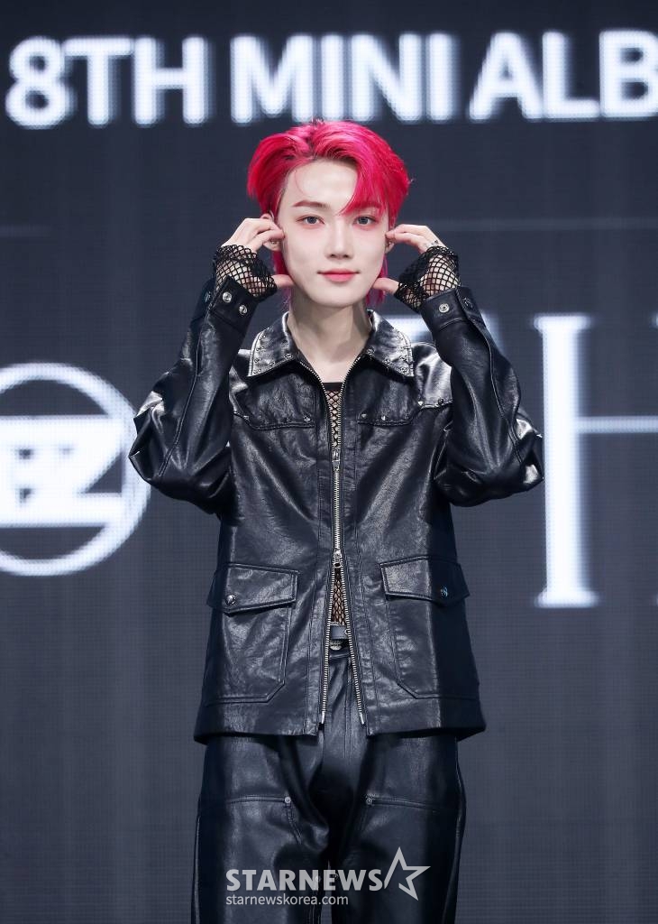 그룹 더보이즈(THE BOYZ) 뉴가 20일 오후 서울 광진구 예스24 라이브홀에서 진행된 미니 8집 '비 어웨이크(BE AWAKE)' 발매 기념 쇼케이스에 참석해 포즈를 취하고 있다.  더보이즈의 이번 앨범에는 타이틀곡 '로어(ROAR)'를 포함해 총 6개 신곡이 수록됐다. 2023.02.20 /사진=김창현 기자 chmt@