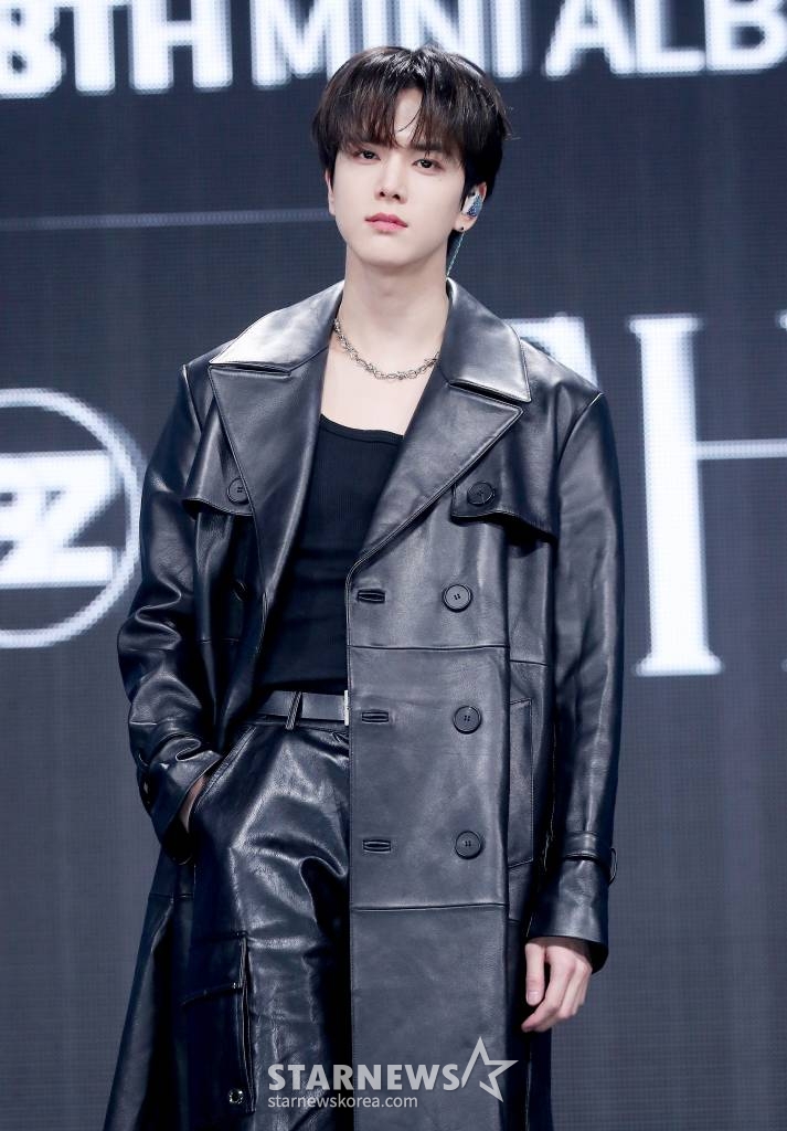 그룹 더보이즈(THE BOYZ) 영훈이 20일 오후 서울 광진구 예스24 라이브홀에서 진행된 미니 8집 '비 어웨이크(BE AWAKE)' 발매 기념 쇼케이스에 참석해 포즈를 취하고 있다.  더보이즈의 이번 앨범에는 타이틀곡 '로어(ROAR)'를 포함해 총 6개 신곡이 수록됐다. 2023.02.20 /사진=김창현 기자 chmt@