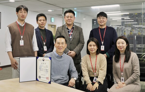 롯데제과 최명림 글로벌사업본부장과 캔햄 수출을 담당하는 글로벌푸드팀