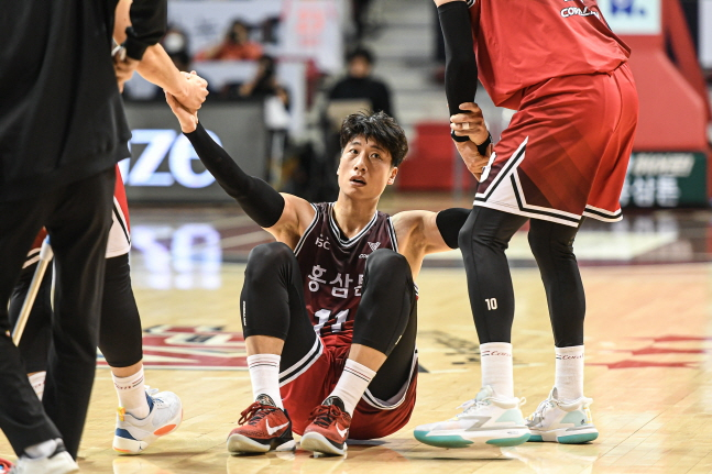 커리어 내내 몸을 사리지 않고 팀을 위해 희생했던 양희종. /사진=KBL