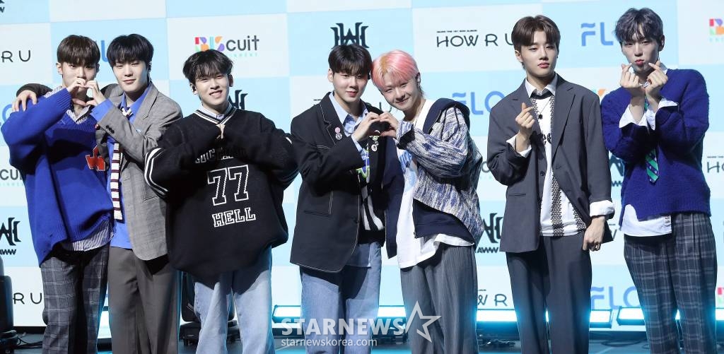 그룹 하우가 23일 오후 서울 강남구 슈피겐홀에서 진행된 첫 번째 미니 앨범 'HOW R U' 발매 기념 쇼케이스에 참석해 포즈를 취하고 있다. 2023.02.23 /사진=김창현 기자 chmt@