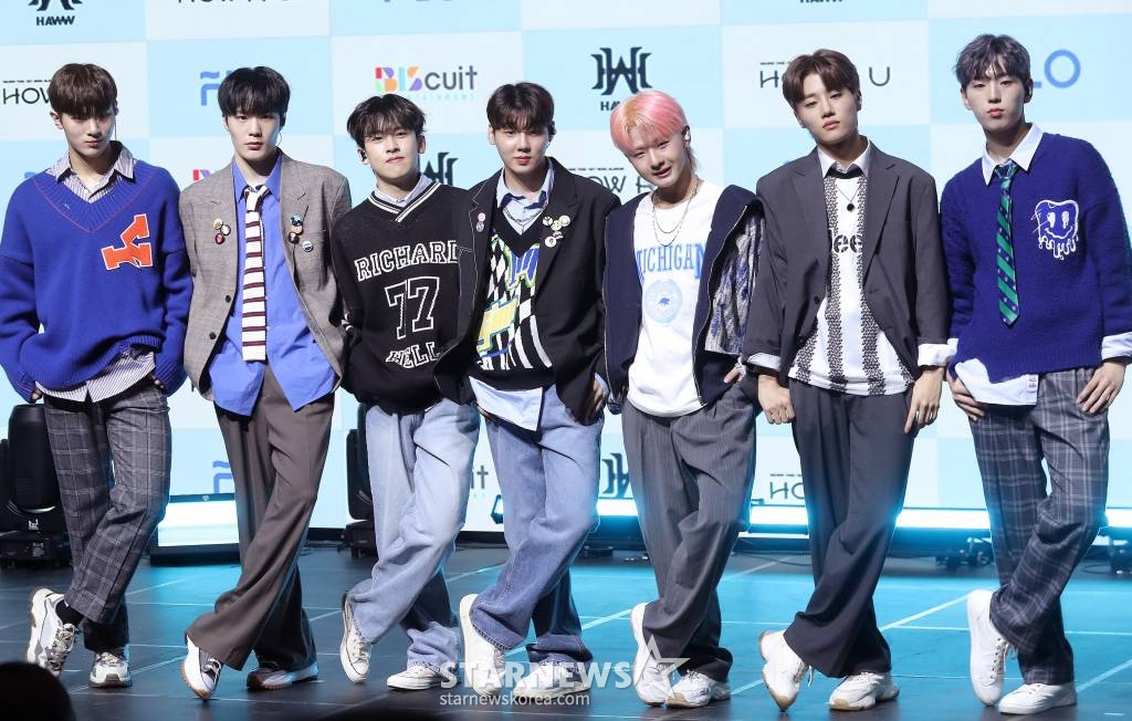 그룹 하우가 23일 오후 서울 강남구 슈피겐홀에서 진행된 첫 번째 미니 앨범 'HOW R U' 발매 기념 쇼케이스에 참석해 포즈를 취하고 있다. 2023.02.23 /사진=김창현 기자 chmt@