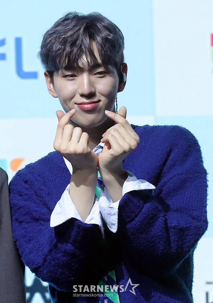 그룹 하우 주호가 23일 오후 서울 강남구 슈피겐홀에서 진행된 첫 번째 미니 앨범 'HOW R U' 발매 기념 쇼케이스에 참석해 포즈를 취하고 있다. 2023.02.23 /사진=김창현 기자 chmt@