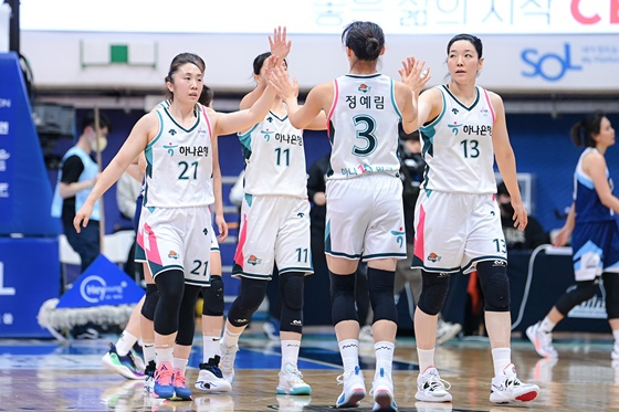 부천 하나원큐 선수들. /사진=WKBL 제공