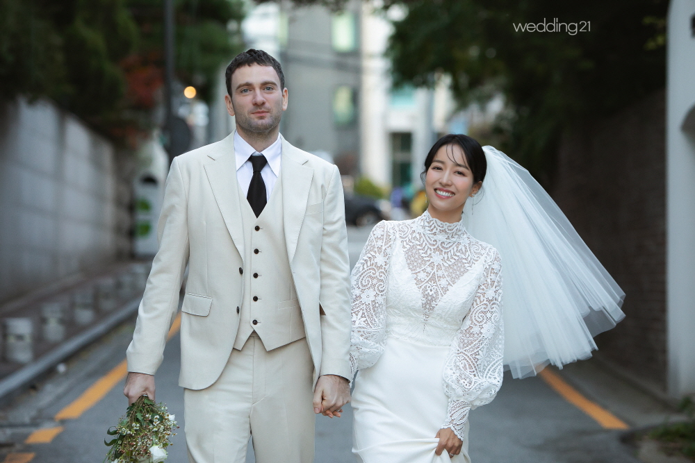 다니엘 튜더, 임현주 부부 /사진제공=웨딩21