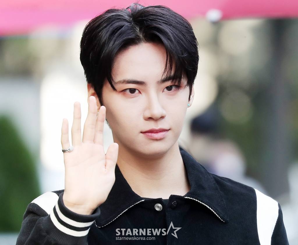 가수 이진혁이 23일 오전 서울 영등포구 여의도동 KBS 신관에서 진행된 '뮤직뱅크' 리허설에 참석하고 있다. 2022.09.23 /사진=김창현 기자 chmt@