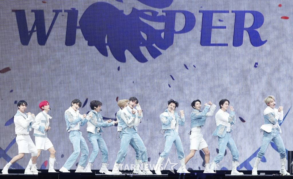 그룹 더 보이즈가 지난 13일 오후 일본 나고야 니혼가이시홀에서 열린 스타뉴스-미디어보이 주최 '2022 Asia Artist Awards IN JAPAN'(2022 아시아 아티스트 어워즈, 이하 2022 AAA)에서 멋진 무대를 선보이고 있다.  더 보이즈는 이날 AAA 베스트 아티스트상을 수상했다.  스타뉴스와 미디어보이가 주최하고 Asia Artist Awards 조직위원회와 더스타파트너, 컬쳐 엔터테인먼트가 공동 주관하는 글로벌 NO.1 시상식 '2022 AAA'는 올 한 해 동안 국내외에서 많은 사랑을 받은 가수, 배우들이 참석해 눈을 뗄 수 없는 화려한 글로벌 축제의 장을 펼쳤다. /2022.12.19 /사진=김창현 기자 chmt@