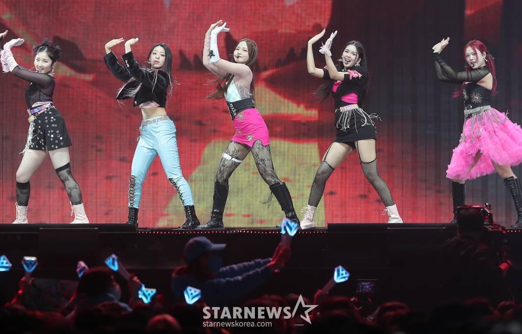 걸그룹 라필루스가 지난 13일 오후 일본 나고야 니혼가이시홀에서 열린 스타뉴스 주최 '2022 Asia Artist Awards IN JAPAN'(2022 아시아 아티스트 어워즈, 이하 2022 AAA)에서 멋진 무대를 선보이고 있다. 라필루스는 이날 AAA 포커스상을 수상했다. /2022.12.14 /사진=김창현 기자 chmt@