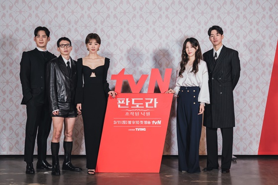박기웅(왼쪽부터), 봉태규, 장희진, 이지아, 이상윤 /사진=tvN