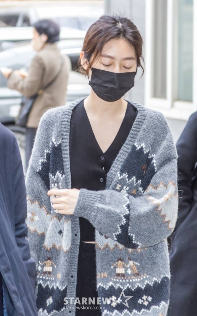 음주운전 사고로 물의를 일으킨 배우 김새론이 8일 오전 서울 서초구 중앙지방법원에서 열린 첫 공판에 출석하고 있다. 2023.03.08 /사진=김창현 기자 chmt@
