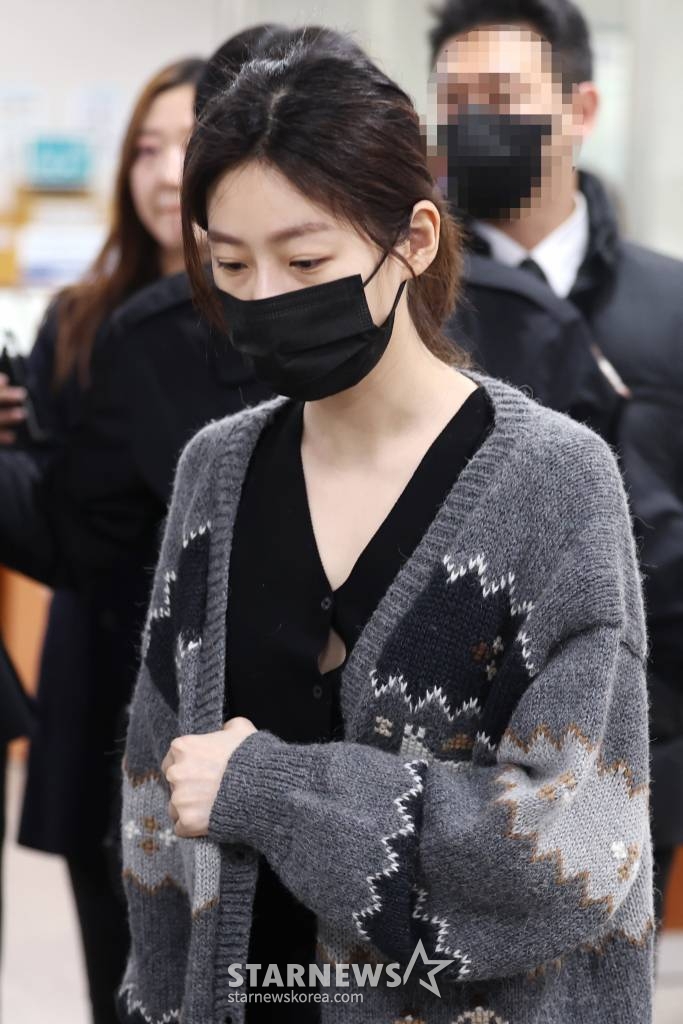 음주운전 사고로 물의를 일으킨 배우 김새론이 8일 오전 서울 서초구 중앙지방법원에서 열린 첫 공판에 출석하고 있다. 2023.03.08 /사진=김창현 기자 chmt@