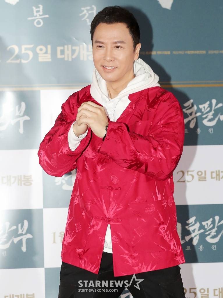중국 배우 견자단이 19일 오후 서울 광진구 롯데시네마 건대입구점에서 진행된 영화 '천룡팔부: 교봉전' 언론시사회 및 기자간담회에 참석해 포즈를 취하고 있다. '천룡팔부: 교봉전'은 북송 초기 송나라와 거란족의 요나라가 갈등을 겪던 시기를 배경으로, 거지 패거리 개방에 들어가 우두머리인 방주가 된 '교봉'(견자단 분)이 음모에 휩싸여 살인 누명을 쓰고 개방을 스스로 떠나면서 새롭게 시작되는 여정을 담은 정통 무협 액션. 오는 25일 개봉. 2023.01.19 /사진=김창현 기자 chmt@