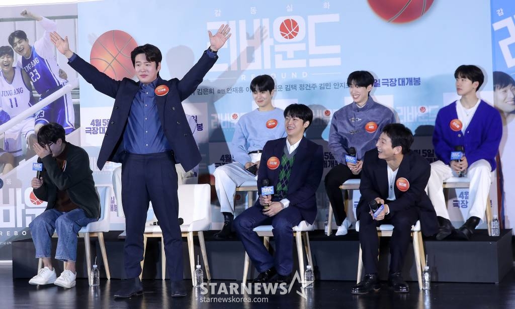 배우 안재홍이 14일 오전 서울 광진구 롯데시네마 건대입구점에서 진행된 영화 '리바운드' 제작보고회에 참석해 포즈를 취하고 있다.  '리바운드'는 2012년 전국 고교농구대회, 아무도 주목하지 않았던 최약체 농구부의 신임 코치와 6명의 선수가 쉼 없이 달려간 8일간의 기적 같은 이야기를 그린 감동 실화. 오는 4월 개봉. 2023.03.14 /사진=김창현 기자 chmt@