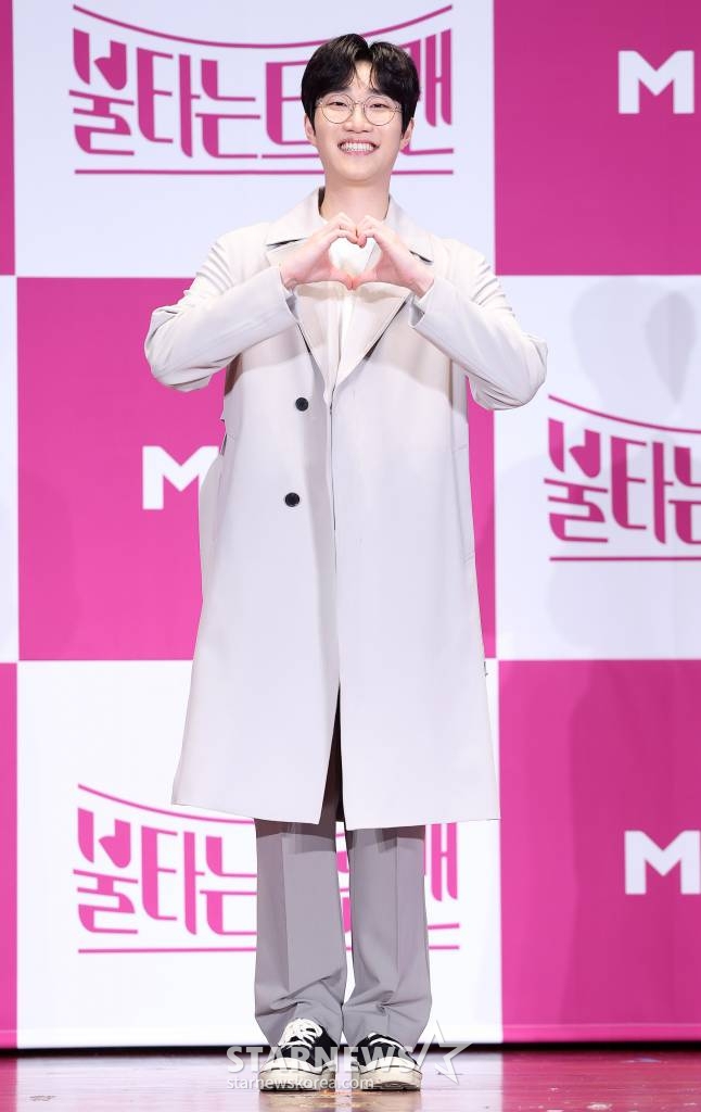 가수 공훈이 14일 서울 마포구 상암동 누리꿈스퀘어에서 진행된 MBN '불타는 트롯맨' 기자간담회에 참석해 포즈를 취하고 있다. 2023.03.14 /사진=김창현 기자 chmt@