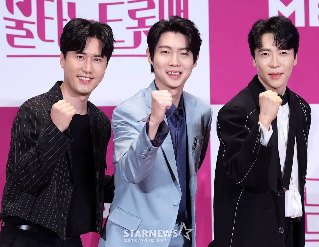 가수 신성, 손태진, 에녹이 14일 서울 마포구 상암동 누리꿈스퀘어에서 진행된 MBN '불타는 트롯맨' 기자간담회에 참석해 포즈를 취하고 있다. 2023.03.14 /사진=김창현 기자 chmt@