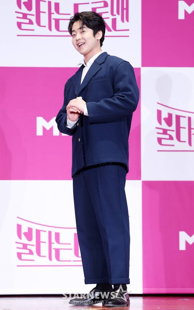 가수 박민수가 14일 서울 마포구 상암동 누리꿈스퀘어에서 진행된 MBN '불타는 트롯맨' 기자간담회에 참석해 포즈를 취하고 있다. 2023.03.14 /사진=김창현 기자 chmt@