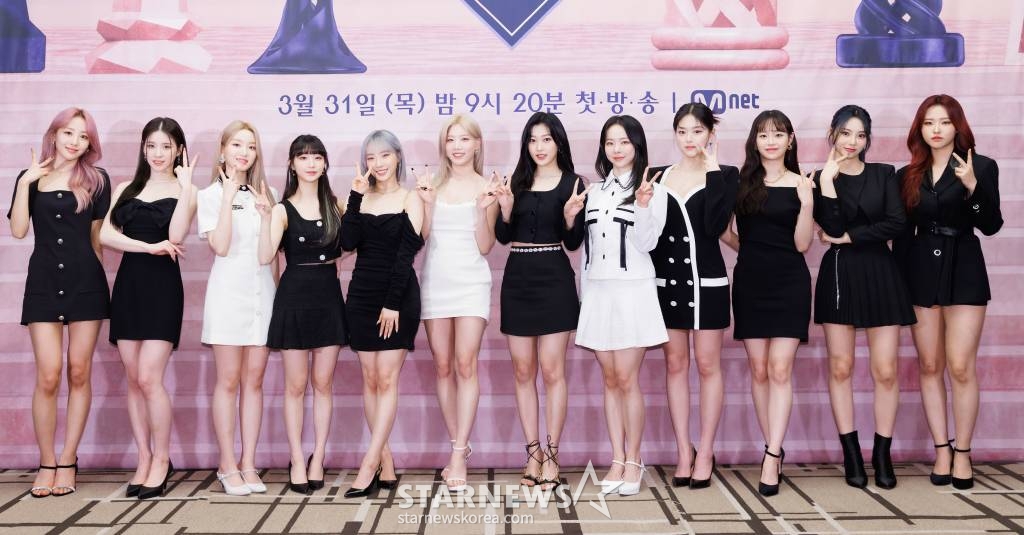 걸그룹 이달의 소녀가 30일 오전 온라인 생중계로 진행된 엠넷 새 예능 '퀸덤2' 제작발표회에 참석해 포즈를 취하고 있다. K팝 최고의 아이돌 6개 팀이 한날 한시에 싱글을 발매하고 컴백 경쟁에 돌입하는 서바이벌 프로그램 '퀸덤2'는 31일 첫 방송된다. /사진제공=엠넷 2022.03.30 /사진=이동훈 기자 photoguy@