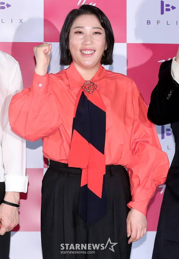 김영희 감독이 24일 오후 서울 광진구 롯데시네마 건대입구점에서 열린 성인영화 '기생춘' 언론시사회 및 간담회에 참석해 포즈를 취하고 있다.봉준호 감독의 '기생충'을 패러디한 섹시 코미디 성인영화 '기생춘'은 미래에 대한 고민을 떨칠 수 없던 여주인공 '춘'이 우연한 기회에 대저택에 숨어 들어가면서 펼쳐지는 이야기를 담았다. 4월 중 IPTV 등을 통해 공개. 2021.03.24 /사진=김창현 기자 chmt@