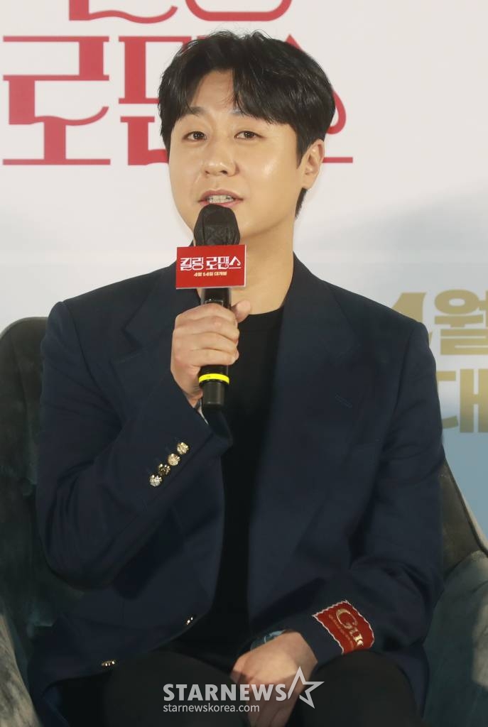 배우 배우람이 24일 오전 서울 광진구 롯데시네마 건대입구점에서 진행된 영화 '킬링 로맨스'(감독 이원석) 제작발표회에 참석해 질문에 답하고 있다. 섬나라 재벌 '조나단'(이선균)과 운명적 사랑에 빠져 돌연 은퇴를 선언한 톱스타 '여래'(이하늬)가 팬클럽 3기 출신 사수생 '범우'(공명)를 만나 기상천외한 컴백 작전을 모의하게 되는 이야기 '킬링 로맨스'는 4월 14일 개봉한다. /2023.03.24 /사진=이동훈 기자 photoguy@
