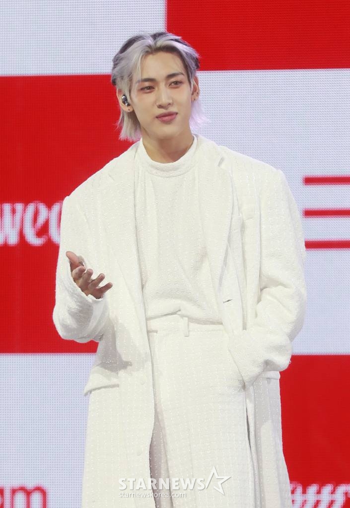 가수 뱀뱀(BamBam)이 28일 오후 서울 용산구 블루스퀘어에서 진행된 솔로 첫 정규앨범 '사워 앤드 스윗'(Sour & Sweet) 발매기념 쇼케이스에서 포즈를 취하고 있다. 이번 정규앨범에는 동명의 타이틀곡 'Sour & Sweet를 비롯해 'Feather', 'Take It Easy', 'GHOST', '춤'(Let’s Dance), 'about YOU', 'TIPPY TOE', 'Wings' 등 총 8곡이 수록됐다. /2023.03.28 /사진=이동훈 기자 photoguy@
