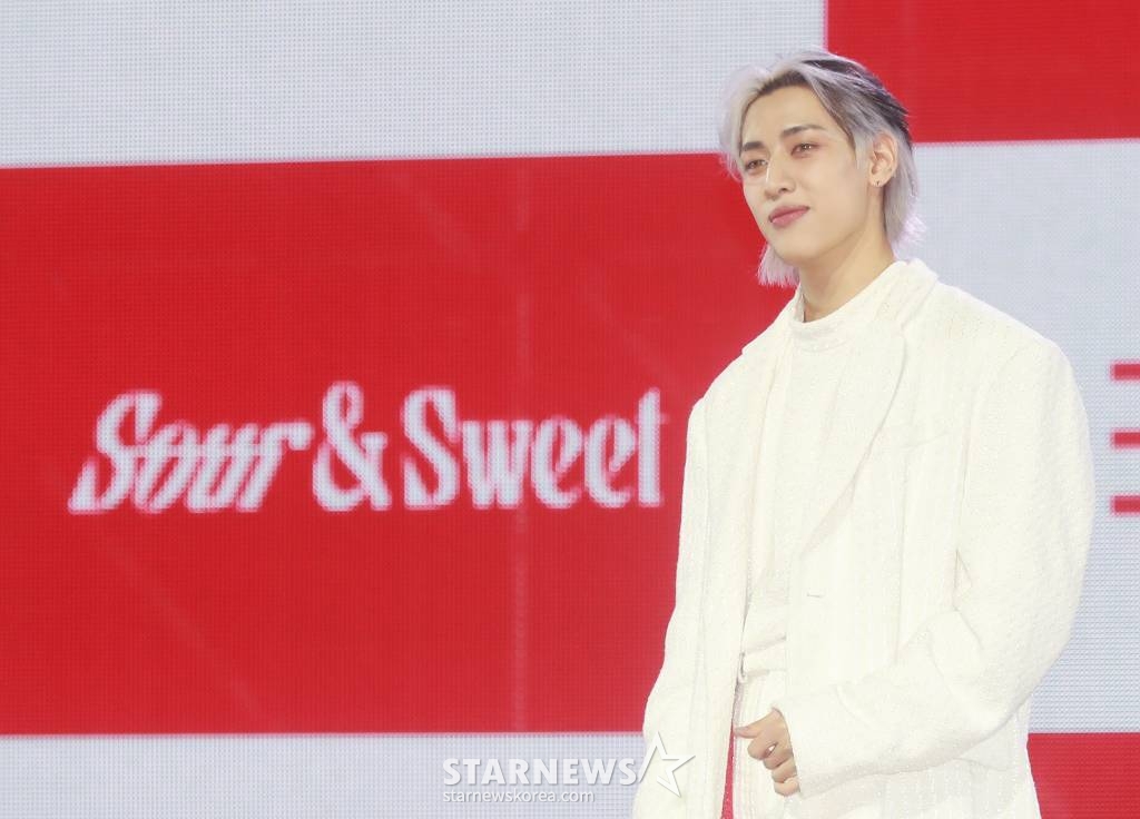가수 뱀뱀(BamBam)이 28일 오후 서울 용산구 블루스퀘어에서 진행된 솔로 첫 정규앨범 '사워 앤드 스윗'(Sour & Sweet) 발매기념 쇼케이스에서 포즈를 취하고 있다. 이번 정규앨범에는 동명의 타이틀곡 'Sour & Sweet를 비롯해 'Feather', 'Take It Easy', 'GHOST', '춤'(Let’s Dance), 'about YOU', 'TIPPY TOE', 'Wings' 등 총 8곡이 수록됐다. /2023.03.28 /사진=이동훈 기자 photoguy@