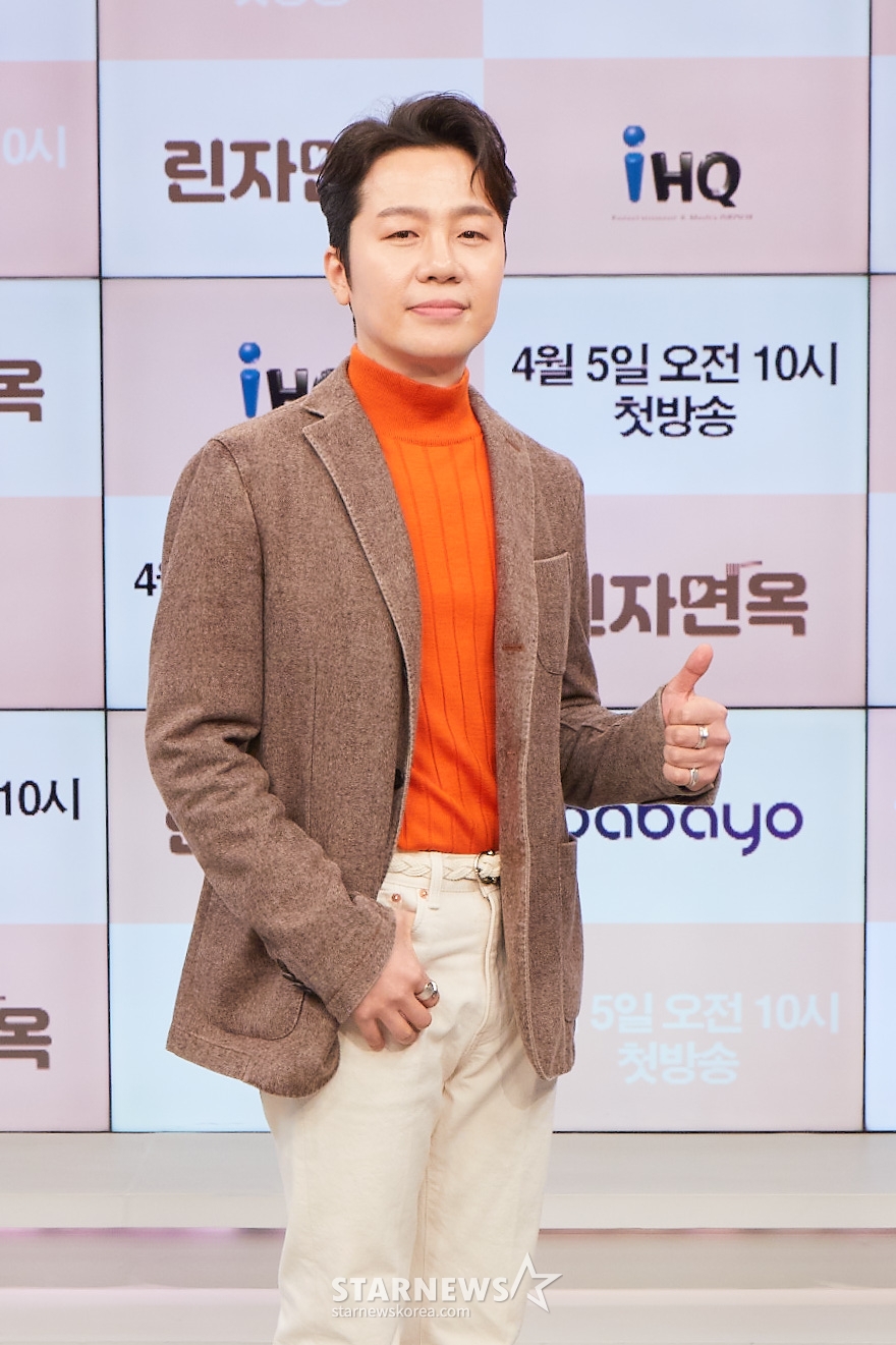 가수 정엽이 29일 오후 온라인을 진행된 IHQ OTT 바바요 웨드라마 '린자면옥' 제작발표회에 참석해 포즈를 취하고 있다. 유체이탈 능력자 단아(이루다)가 아버지의 유산인 린자면옥을 지키기 위해 이승과 저승 사이인 '요승'에서 숙수신 홍익(김진성)과 벌이는 판타지 로맨스 '린자면옥'은 4월 5일 오픈한다. /사진제공=IHQ 2023.03.29 /사진=이동훈 기자 photoguy@