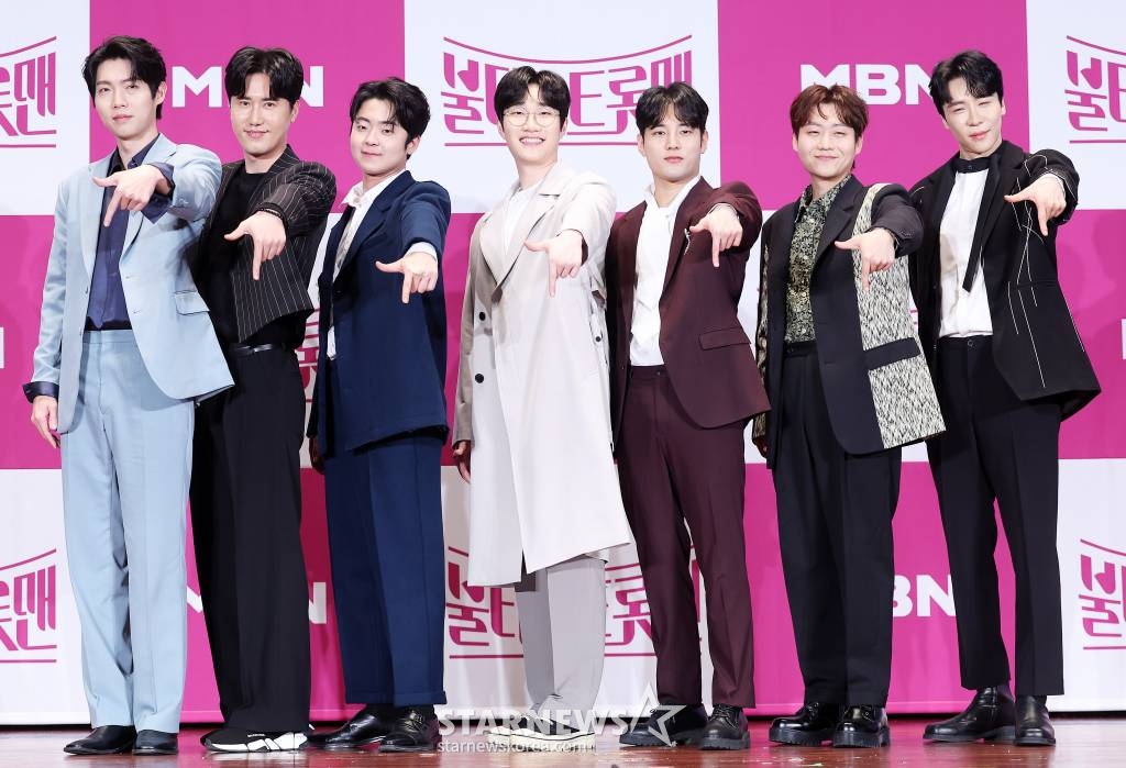 가수 손태진, 신성, 박민수, 공훈, 김중연, 민수현, 에녹이 14일 서울 마포구 상암동 누리꿈스퀘어에서 진행된 MBN '불타는 트롯맨' 기자간담회에 참석해 포즈를 취하고 있다. 2023.03.14 /사진=김창현 기자 chmt@