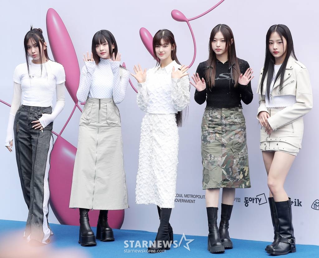 걸그룹 뉴진스가 15일 서울 중구 동대문디자인플라자(DDP)에서 열린 '2023 F/W 서울패션위크'에 참석해 포즈를 취하고 있다. 2023.03.15 /사진=김창현 기자 chmt@