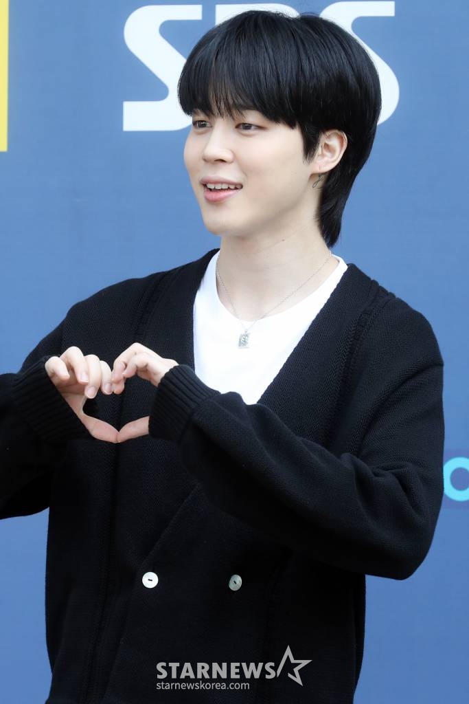 그룹 방탄소년단 지민이 31일 오전 서울 목동 SBS에서 진행되는 라디오 '최화정의 파워타임' 출연을 위해 도착하고 있다. 2023.03.31 /사진=임성균 기자 tjdrbs23@