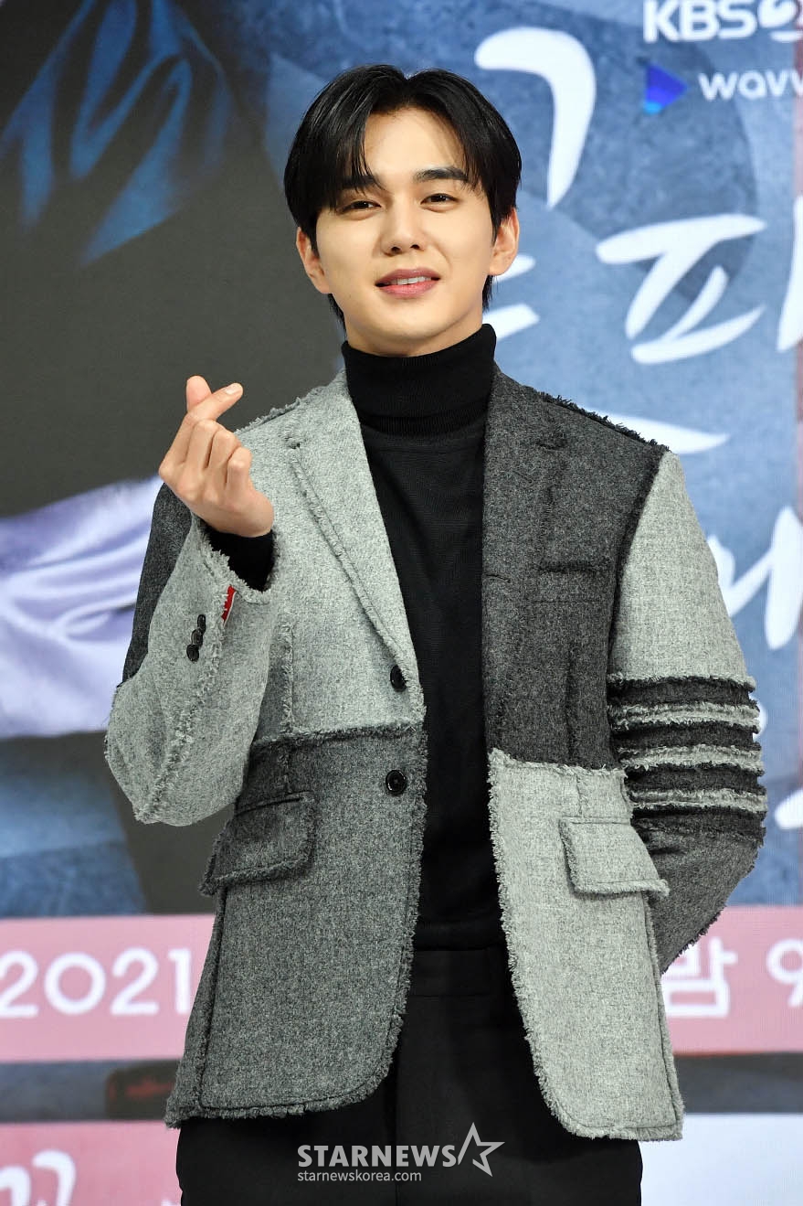 배우 유승호가 20일 오후 온라인으로 진행된 KBS 2TV 새 월화극 '꽃 피면 달 생각하고' 제작발표회에 참석해 포즈를 취하고 있다. 2021.12.20 <사진=KBS> /사진=임성균 기자 tjdrbs23@