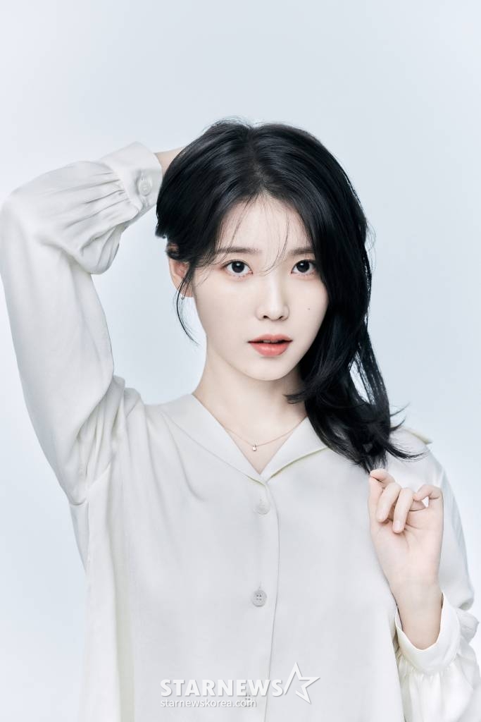 영화 '브로커'(감독 고레에다 히로카즈)의 주연배우 이지은이 7일 오후 진행된 인터뷰를 위해 포즈를 취하고 있다. /사진제공=이담엔터테인먼트 2022.06.07