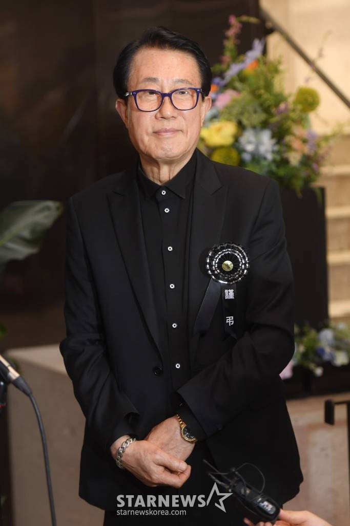 고(故) 현미의 빈소를 찾은 가수 서수남이 현미의 빈소가 마련된 서울 동작구 흑석동 중앙대학교병원 장례식장을 찾아 인터뷰를 하고 있다. 2023.04.07 사진공동취재단 /사진=김창현 기자 chmt@