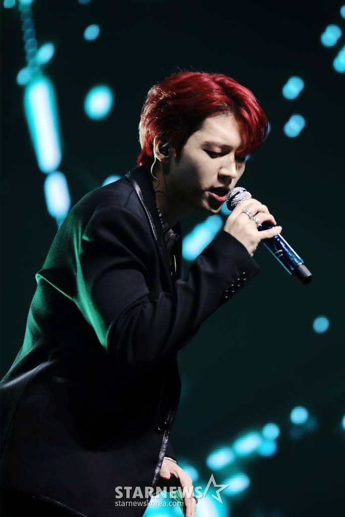 가수 남우현이 19일 오후 온라인으로 진행된 네 번째 미니 앨범 '위드(With)' 쇼케이스에 참석해 멋진 무대를 선보이고 있다. '위드'는 남우현이 약 2년 5개월 만에 선보이는 새 미니 앨범이다. 컴백을 기다려준 팬들과 함께하고자 하는 남우현의 의지를 담았다. / 사진제공 = 울림엔터테인먼트 /사진=김창현 기자 chmt@