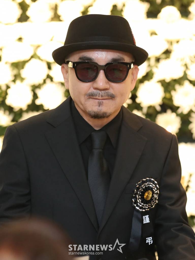 가수 박상민이 11일 오전 서울 동작구 흑석동 중앙대학교병원 장례식장에서 엄수된 원로가수 고(故) 현미(본명 김명선) 영결식에서 슬픔에 잠겨 있다. 고 현미는 지난 4일 오전 9시37분께 서울 용산구 이촌동 자택에 쓰러진 상태로 팬클럽 회장 김모씨에게 발견됐다. 이후 김씨의 신고로 인근 병원으로 옮겨졌으나 안타깝게 생을 마감했다. 향년 85세. 2023.04.11 /사진=김창현 기자 chmt@