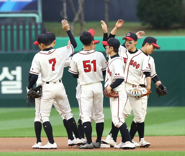 덕수고 선수들. /사진=SSG 랜더스