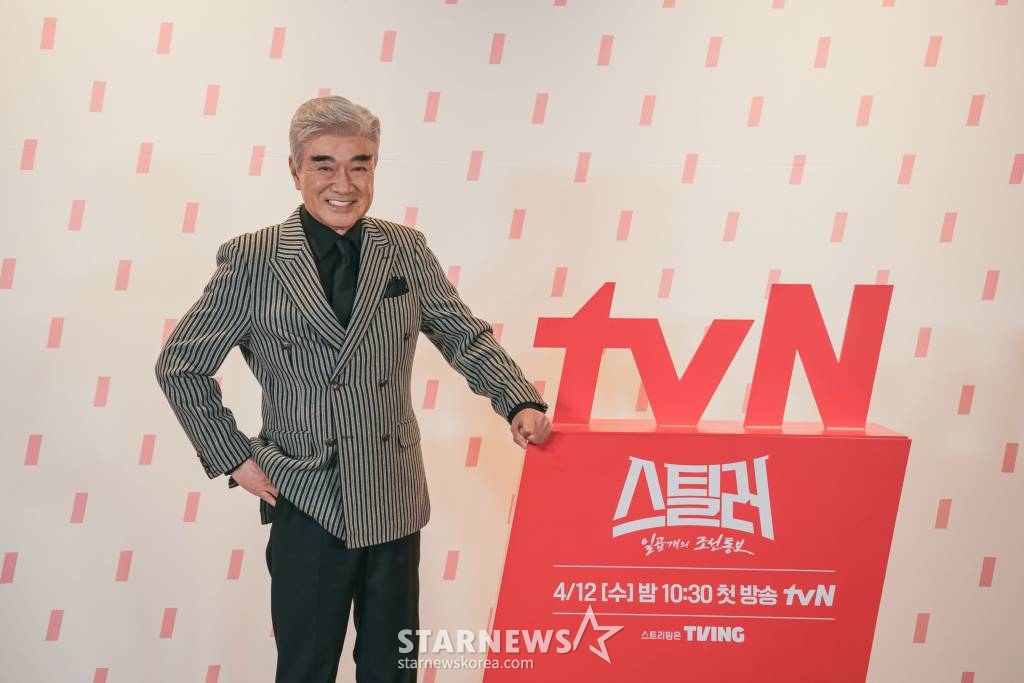 배우 이덕화가 11일 오후 온라인으로 진행된 tvN 수목드라마 '스틸러: 일곱 개의 조선통보' 제작발표회에 참석해 포즈를 취하고 있다. '스틸러: 일곱 개의 조선통보'는 베일에 싸인 문화재 도둑 스컹크와 비공식 문화재 환수팀 ‘카르마’가 뭉쳐 법이 심판하지 못하는 자들을 상대로 펼치는 케이퍼 코믹 액션 드라마. 오는 12일 첫 방송. / 사진제공 = tvN /사진=김창현 기자 chmt@