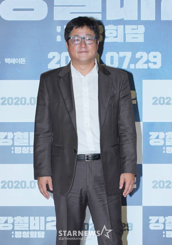 배우 곽도원이 2일 오전 온라인 생중계로 진행된 영화 '강철비2' 제작발표회에서 포즈를 취하고 있다. /사진제공=앤드크레딧 /사진=이동훈 기자 photoguy@