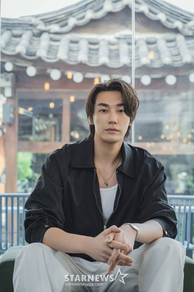디즈니 플러스 오리지널 웹 드라마 '사랑이라 말해요'의 주연배우 김영광이 10일 오후 진행된 인터뷰를 위해 포즈를 취하고 있다. '사랑이라 말해요'는 복수에 호기롭게 뛰어든 여자 '우주'와 복수의 대상이 된 남자 '동진', 만나지 말았어야 할 두 남녀의 감성 로맨스다. /사진제공=월트디즈니컴퍼니코리아 2023.04.10 /사진=이동훈 기자 photoguy@