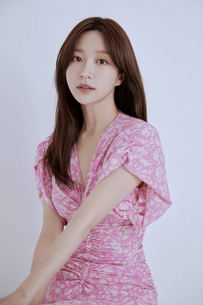 가수 겸 배우 안희연이 13일 서울 강남구 신사동 써브라임에서 디즈니+ 오리지널 '사랑이라 말해요' 종영 인터뷰를 위해 포즈를 취하고 있다. '사랑이라 말해요'는 복수에 호기롭게 뛰어든 여자 '우주'와 복수의 대상이 된 남자 '동진', 만나지 말았어야 할 두 남녀의 감성 로맨스다. / 사진제공 = 써브라임 /사진=김창현 기자 chmt@