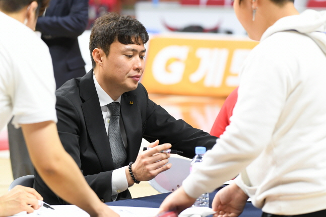 송영진 KT 신임 감독. /사진=KBL