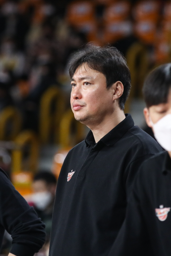 송영진 KT 감독. /사진=KBL