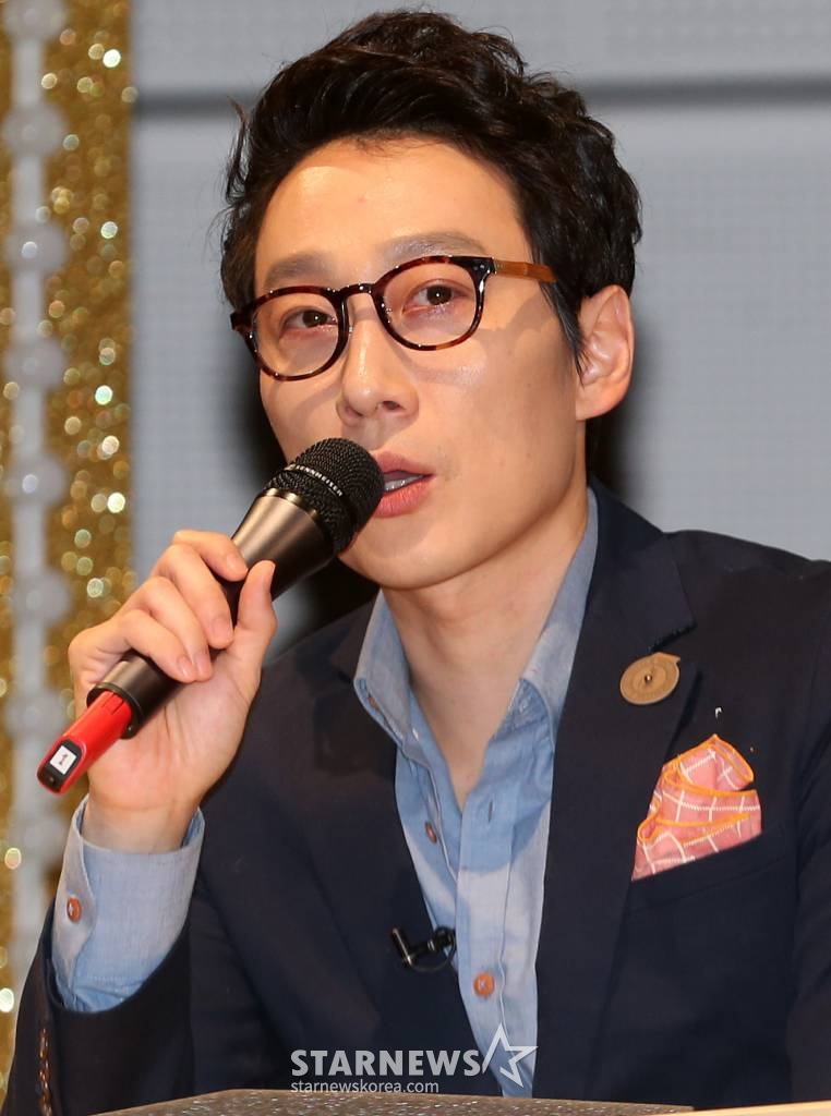 17일 오후 서울 여의도 KBS 신관 라디오공개홀에서 2013 가을 개편 설명회가 진행되고 있다. KBS는 이번 개편으로 대표 예능인 2TV '해피선데이', '1박2일'을 비롯해 '불후의 명곡', '우리동네 예제능' 등의 프로그램 CP를 교체하며 시청률 상승세를 이끌 예정이다. /사진=이동훈 기자 photoguy@